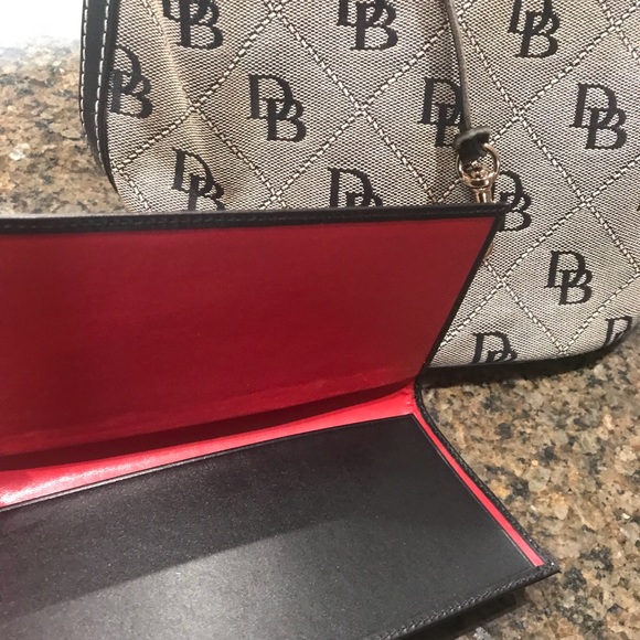 Dooney & Bourke purse and matching wallet like new - Picture 4 of 6